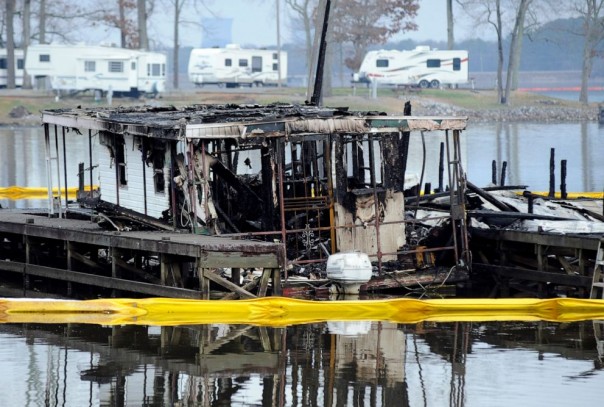 Empat Anak Tewas Terpanggang Dalam Kebakaran Besar yang Menghancurkan Puluhan Kapal di Dermaga Alabama