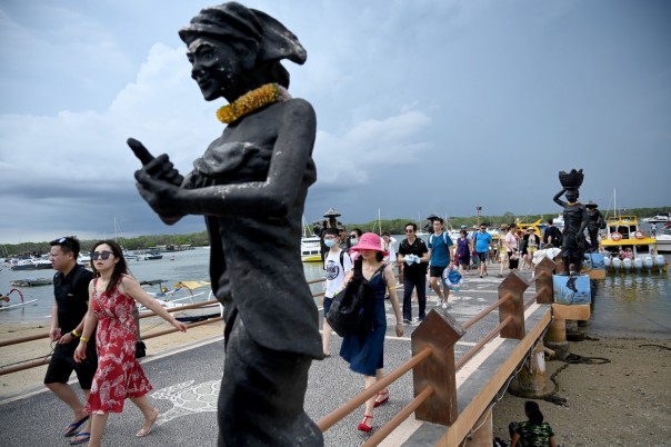 Wakil Gubernur Bali Mengizinkan Turis Asal Tiongkok Untuk Memperpanjang Masa Tinggal 