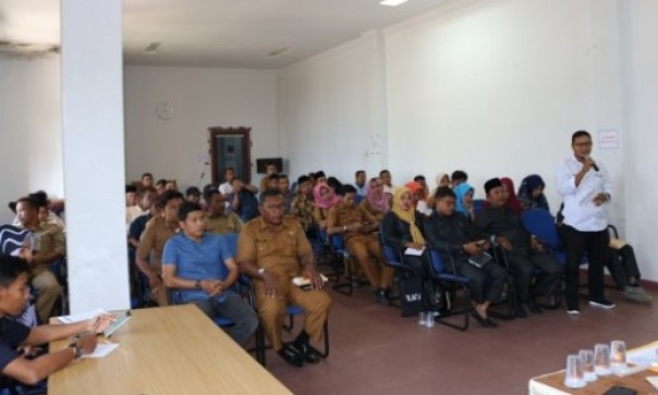 Rapat terkait kisruh penyegelan Kantor Desa Kuala Alam di Kantor Camat Bengkalis