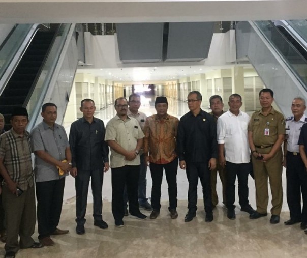 Anggota Komisi IV DPRD bersama kepala PUPR, perwakilan Dishub Pekanbaru dan pengelola STC, Selasa (11/2/2020). Foto: Surya/Riau1.