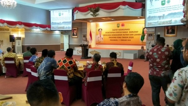 Gubernur Riau, Syamsuar saat penetapan status siaga darurat karhutla di Balai Pauh Janggi Riau (foto: barkah/riau1.com)