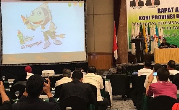 Bupati Kuansing, Mursini memaparkan pemilihan ikan Ngongai jadi maskot Porprov X Riau 2021 saat RAT KONI Riau di Hotel Aryaduta Pekanbaru