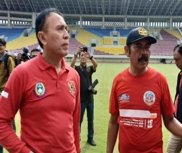 Ketua Umum PSSI Komjen Pol Mochamad Iriawan (kiri). Foto: Antara.