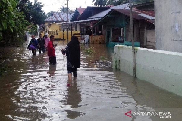 Banjir di Nagari Selayo, Kubung, Kabupaten Solok, Selasa. 