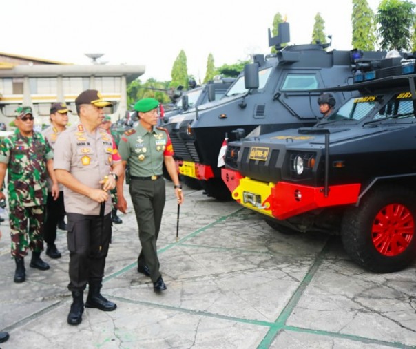 Pengecekan pasukan, terkait pengamanan kedatangan Presiden RI ke Pekanbaru, Kamis petang nanti.
