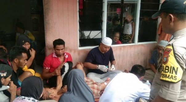 Korban saat mendapat penanganan medis