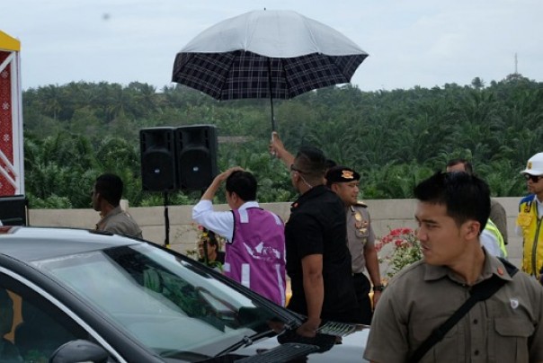 Presiden Jokowi saat tiba di Til Pekdum Minas