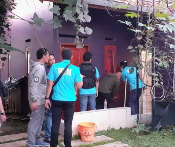 Penggerebekan pabrik narkoba di Bandung. Foto: Kumparan.com.