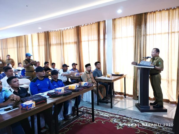 Sambutan Sekda Meranti, Bambang dalam kegiatan Bimek PJU se Kabupaten Kepulauan Meranti 