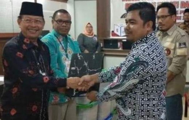 Penyerahan dokumen balon Pilkada 2020 perseorangan pasangan Zaini-Kespandiar ke KPU Pelalawan