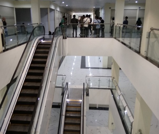 Penampakan bilangan toko di dalam Sukaramai Trade Center. Foto: Surya/Riau1.