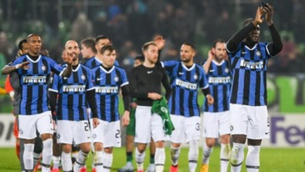 Inter Milan lolos ke babak 16 besar Liga Europa. 