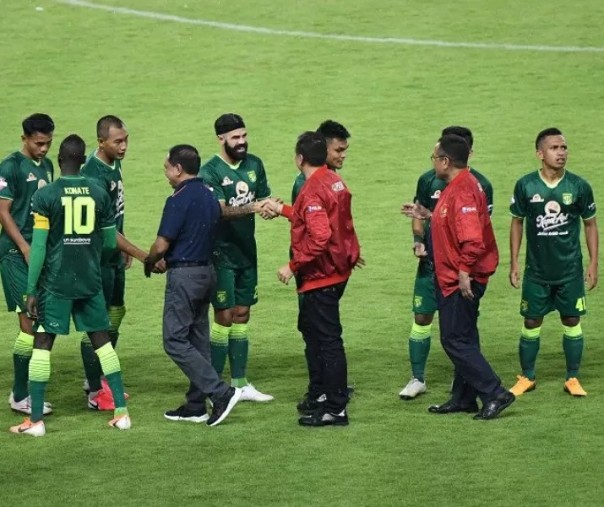 Pertandingan perdana Liga 1 tahun ini dibuka dengan pertandingan antara Persebaya Surabaya melawan Persik Kediri, Sabtu (29/2/2020). Foto: Antara 