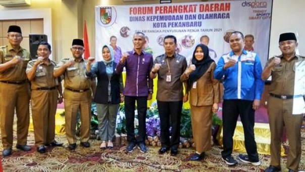 Kepala Dispora Kota Pekanbaru Zulfahmi Adrian bersama Wakil Ketua DPRD Kota Pekanbaru Nofrizal dan sejumlah OPD usai menggelar FPD (foto: barkah/riau1.com)