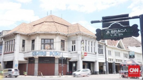 Sudut Jalan Braga Kota Bandung di siang hari.