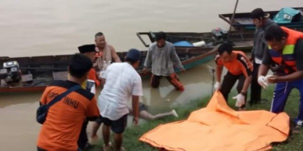 Muhammad Gaza (10), korban keempat yang tewas tenggelam di Sungai Indragiri ditemukan Tim Terpadu di Desa Pasir Sialang Jaya, Ahad 22 Maret 2020 pagi tadi sekitar pukul 06.20 WIB.