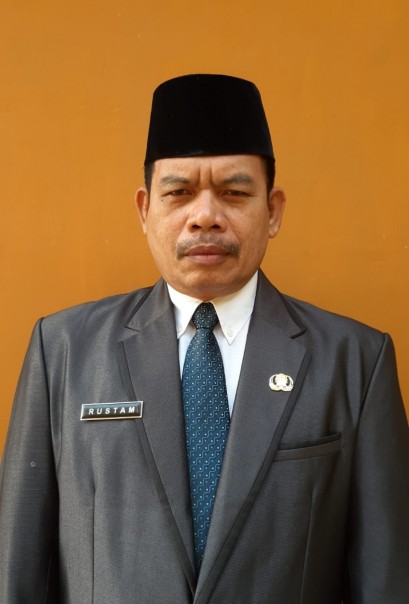 lt. Kepala Dinas Lingkungan Hidup (DLH) Kabupaten Kuantan Singingi, Drs. Rustam Mahmud/R24