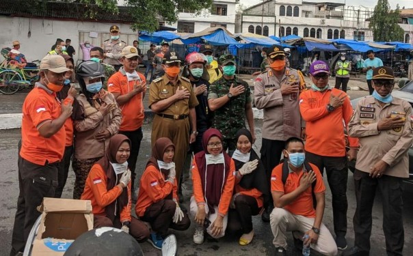 Kwarcab pramuka inhil berpose usai melakukan penyemprotan disinfektan/R24