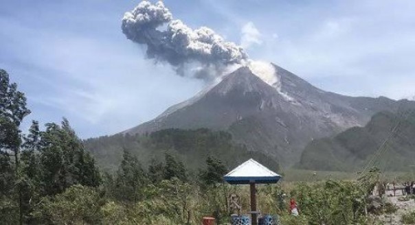 Gunung merapi meletus di Yogyakarta