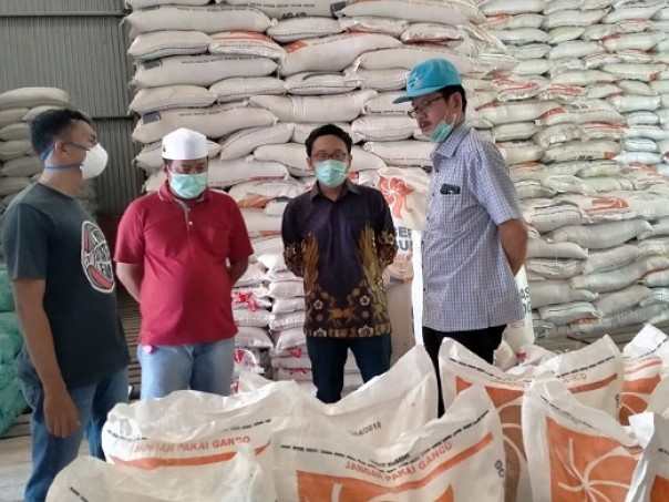 Disdagperin Bengkalis tinjau stok kebutuhan pokok