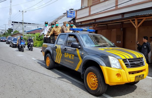 Penyemprotan Disinfektan di ruas jalan protokol selatpanjang