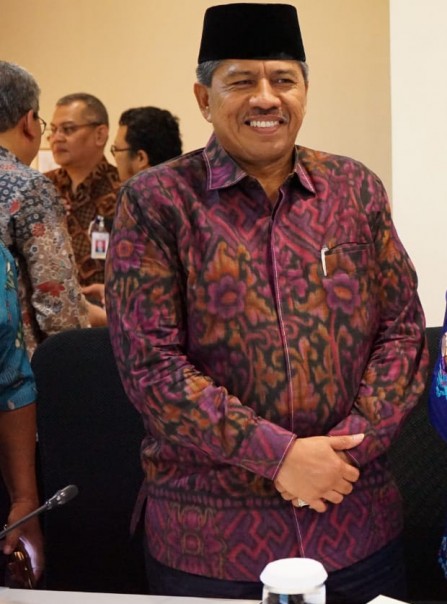 Bupati Siak Alfredi melakukan Video Conference dengan para camat / R24