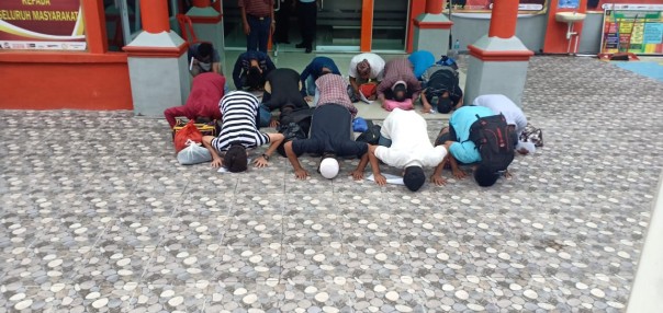 Sujud Syukur,15 Napi di Lapas Bengkalis Dibebaskan/R24