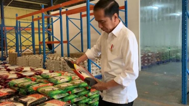 Jokowi Menjanjikan Harga Gula dan Bawang Putih Turun Hingga Minggu Depan