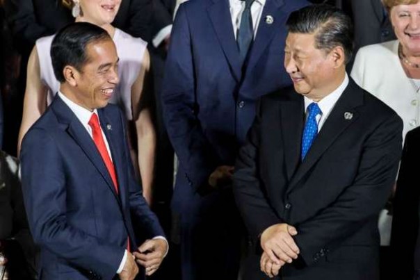 Presiden Joko Widodo dan Presiden Xi Jinping saat di KTT G20, Osaka, Jepang, tahun lalu. 