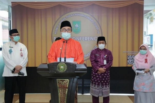 Gubernur Riau, Syamsuar saat konferensi pers