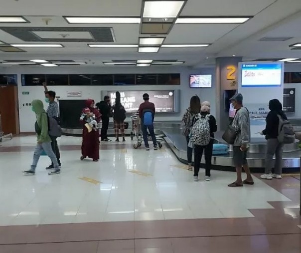 Aktivitas penumpang di Bandara Internasional Minangkabau, Sumatera Barat. Foto: Antara.