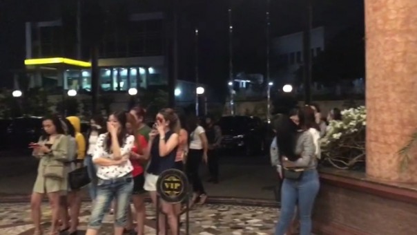 Pengunjung planet holiday batamusai dogrebek polisi/surya kepri