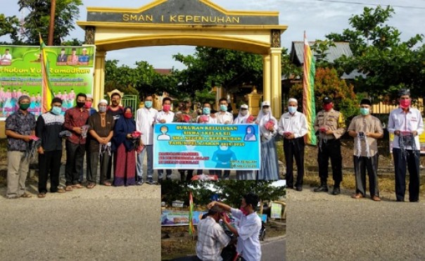 SMA Negeri 1 Kepenuhan Rohul bagikan masker gratis