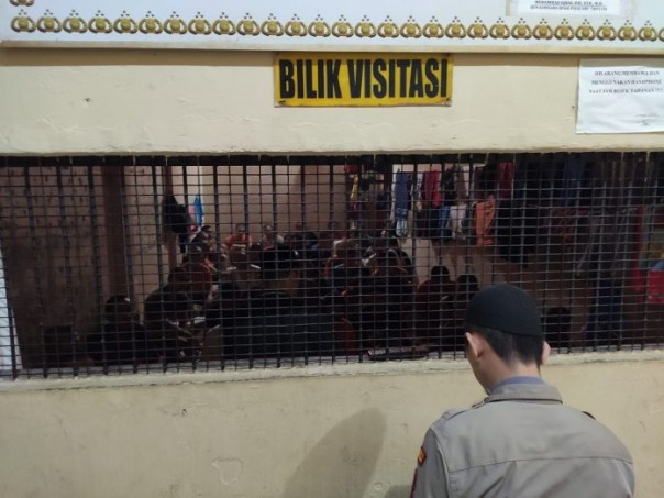 Tahanan di Polres Tanjungpinang lakukan doadan zdikir bersama/suryakepri