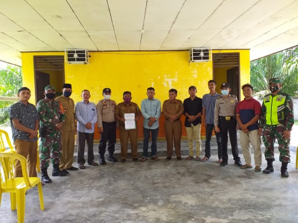 Kesepakatan Damai tiga warga desa di bengkalis dihadiri pihak kepolisian dan pemda/R24