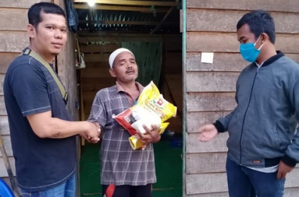 Anggiat maruba Silaen beri bantuan untuk masyarakat terdampak Covid-19