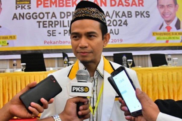 Ketua DPW PKS Riau, Hendry Munief