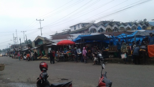 Pasar Tradisional di Kuansing diserbu warga menjelang lebaran/R24