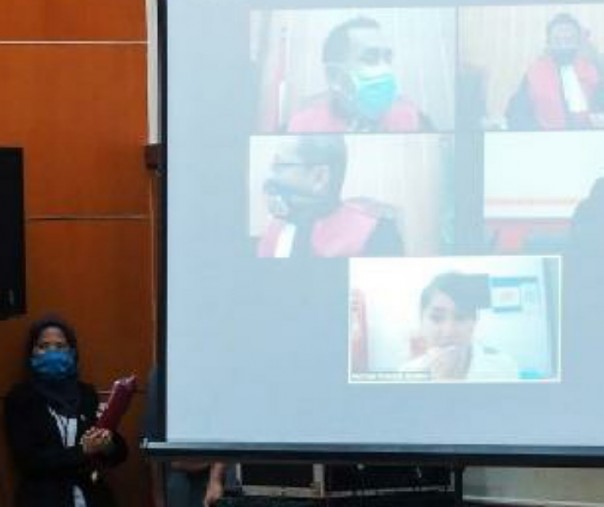 Persidangan Ayluna Putri alias Lucinta Luna secara virtual atas dugaan penyalahgunaan narkoba di Pengadilan Negeri Jakarta Barat. Foto: Tempo.co.
