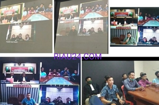 Sidang online terkait kasus 4 pemuda di Bengkalis menggelar aksi Kamisan