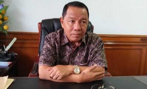 Ketua KONI Riau, Emrizal Pakis