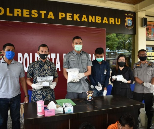 AKP Juper L Toruan saat jumpa pers pengungkapan kasus Narkoba di jajaran Polresta Pekanbaru.