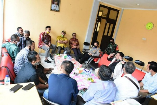 Bupati Kampar, Catur Sugeng Susanto bertemu dengan kepala desa se-Kecamatan Tapung Hilir