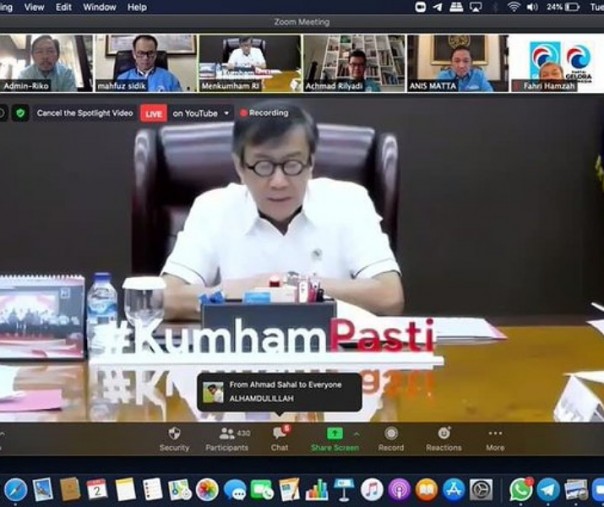 Menteri Hukum dan HAM Yasonna Laoly menyerahkan SK badan hukum melalui sambungan virtual (Foto: Istimewa/internet)