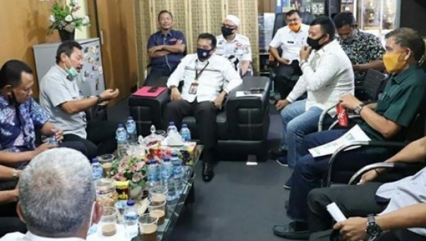 Kepala Dispora Kota Pekanbaru, Zulfahmi Adrian saat menerima kunjungan dari DPRD Inhu