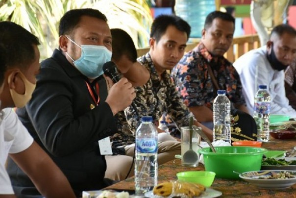 Bupati Kampar, Catur Sugeng Susanto bersama masyarakat Kampar Kiri dan Kampar Kiri Hulu