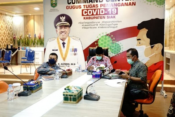 Bupati Siak, Alfedri bersama Tanoto Foundation saat vidcon bersama Kemendikbud RI