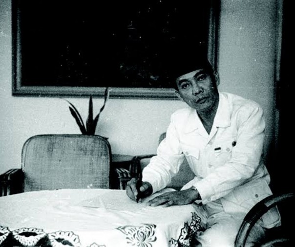 Sukarno menulis (Foto: Istimewa/internet)