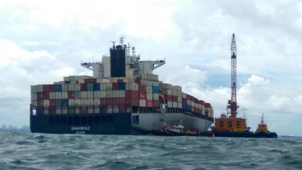 Kapal Shahraz, kargo berbendera Iran kandas di periran Sambu, BAtam, Kepri.(suryakepri.com/fernando)