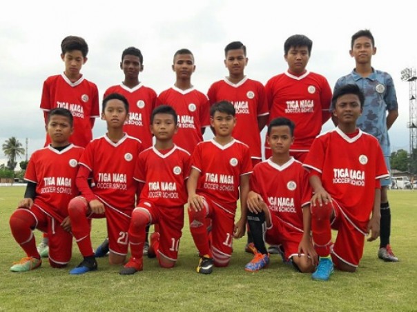 Para siswa akademi swepakbola Tiga Naga Pekanbaru